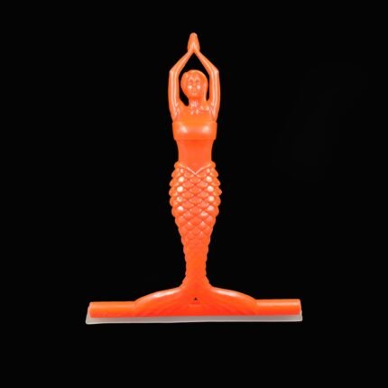 MULTIPURPOSE WIPER WIDELY USED IN BATHROOMS AND KITCHENS TO CLEAN WET AND DIRTY SURFACES AND THE FLOOR LOOKS CLEAN